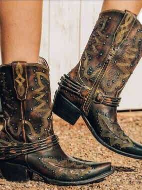 Freebird By Steven Studded Western Ankle Boots - Black Brown Distressed 10 US